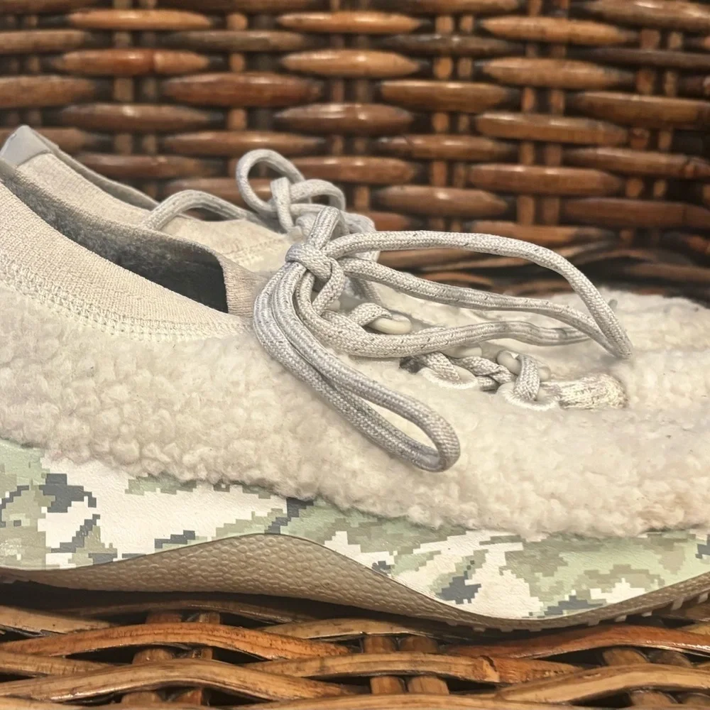 AllBirds Wool Dashers Fluffs Women's White Shoes - Women's Size 9